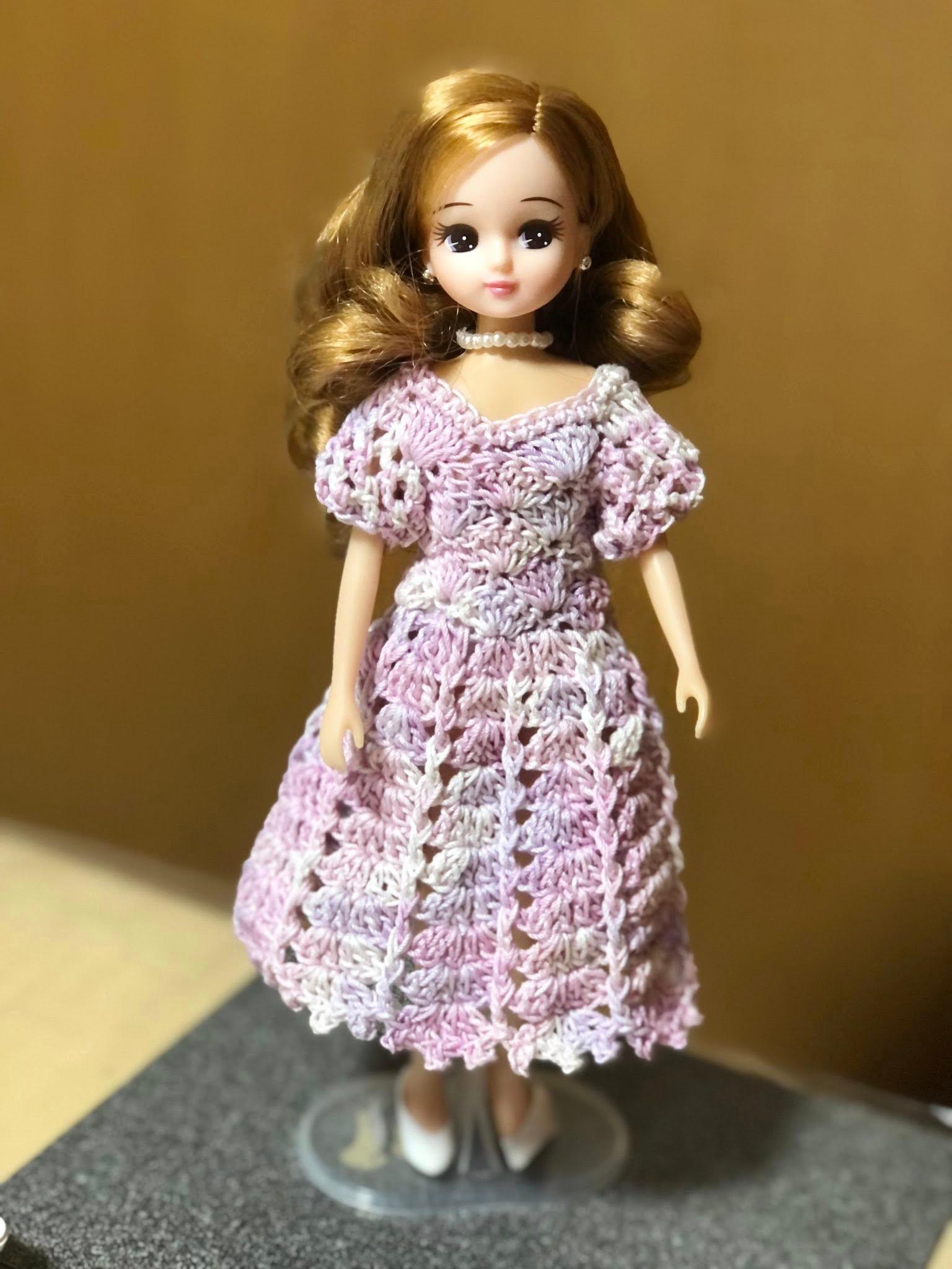 リカちゃん用かぎ針編みワンピース（ピンクミックス糸のドレスのみの販売です）1枚目の画像